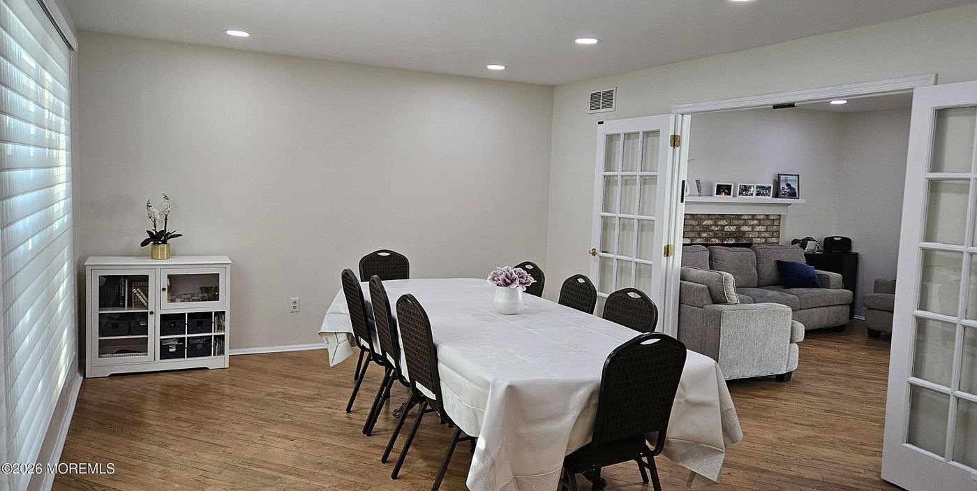 Long Shabbos dining table at Fox Hollow