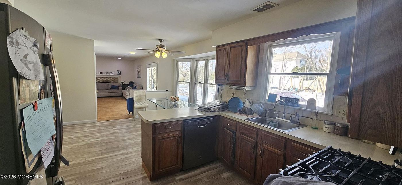 Kitchen with island