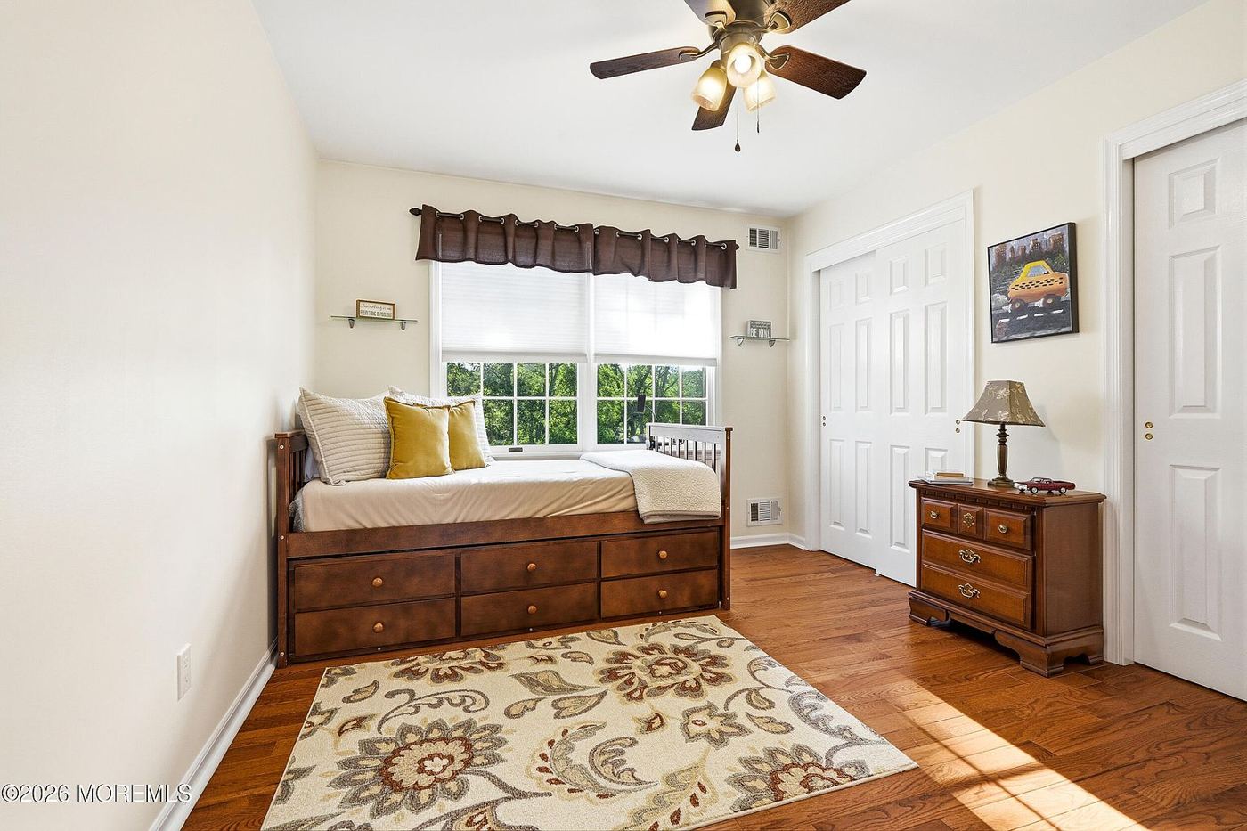 Bedroom with trundle bed